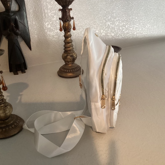 Jing Pin Women  Sling Bag Women or Men  Color White, Gold NWT - Picture 2 of 3